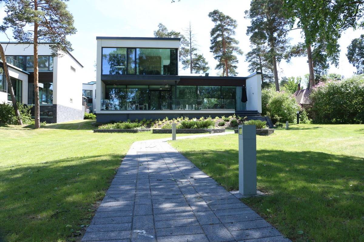 Luminaire de jardin à LED - PILARI CUBIC est un produit au design simple et moderne. Lestore.fi
